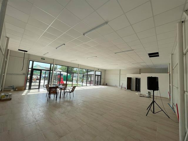 Spatiu Comercial (153 mp), Iezureni