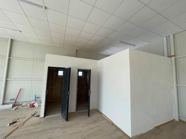 Spatiu Comercial (153 mp), Iezureni