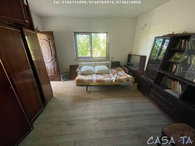 Casa + Teren aferent (2448 mp) si Anexa, Copacioasa
