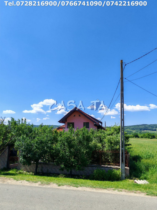 Casa situata în Samarinesti, sat Valea Bisericii