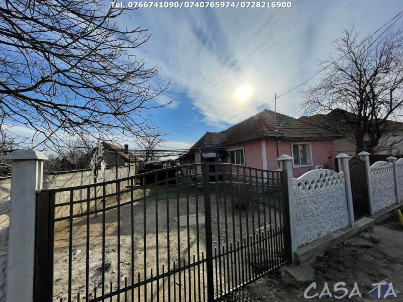 Teren Intravilan (2800 mp) + Casa Batraneasca, Strada Petresti, Targu Jiu