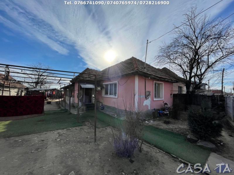Teren Intravilan (2800 mp) + Casa Batraneasca, Strada Petresti, Targu Jiu