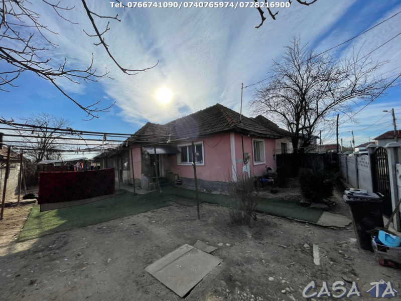 Teren Intravilan (2800 mp) + Casa Batraneasca, Strada Petresti, Targu Jiu