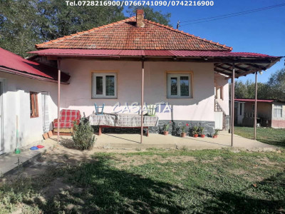 Casa situata în Bumbești Pițic - Cârligei 