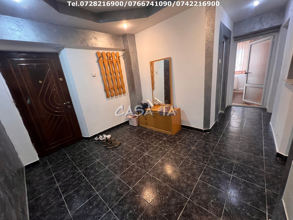 Închiriere apartament 3 camere, situat în Târgu Jiu, Victoriei