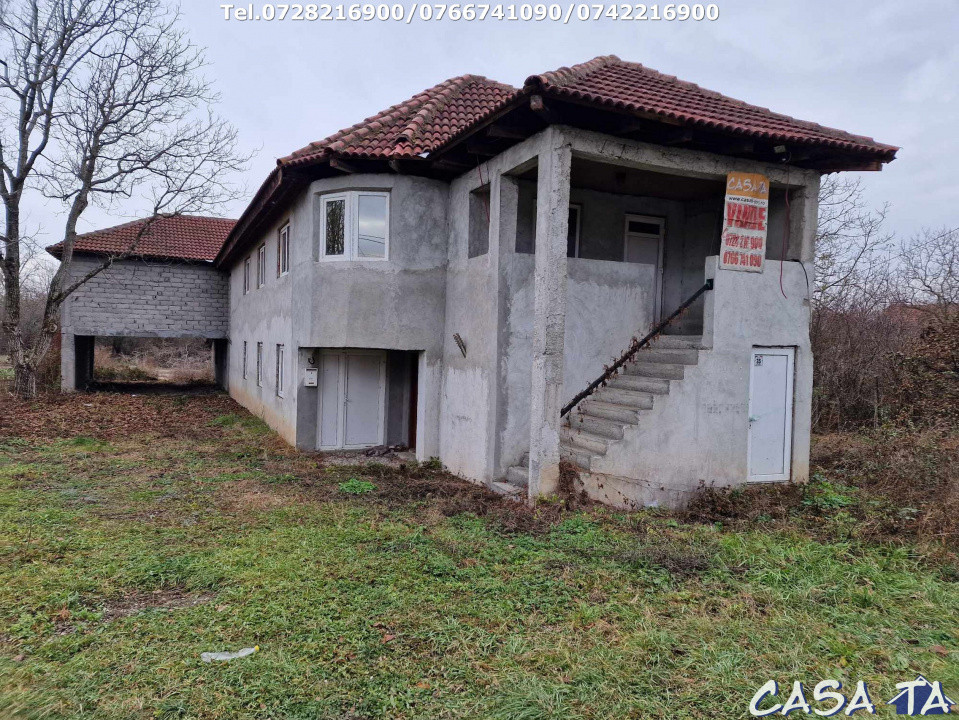 Cladire Multifunctionala, situata în Arcani, Sat.Arcani