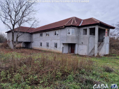 Cladire Multifunctionala, situata în Arcani, Sat.Arcani
