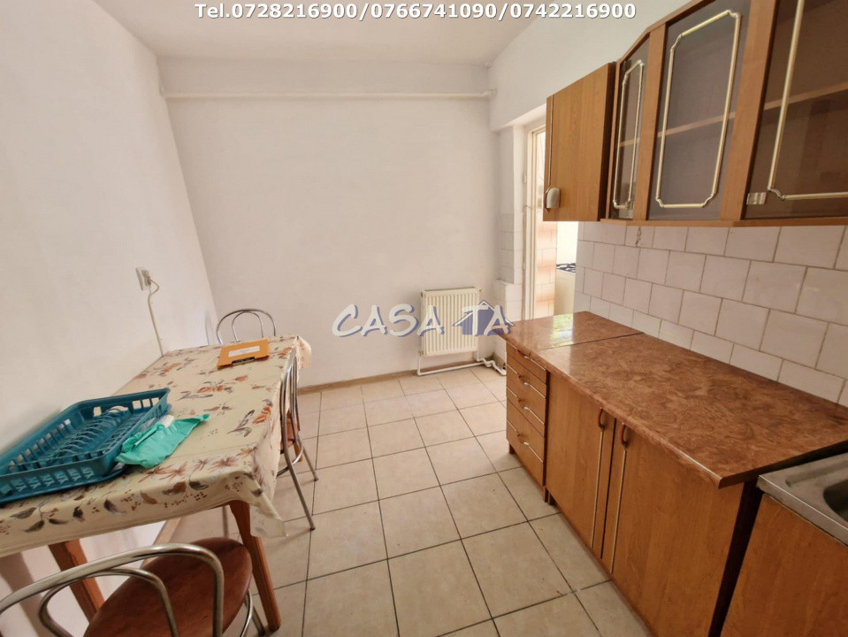 Închiriere apartament 3 camere, Str Victoriei