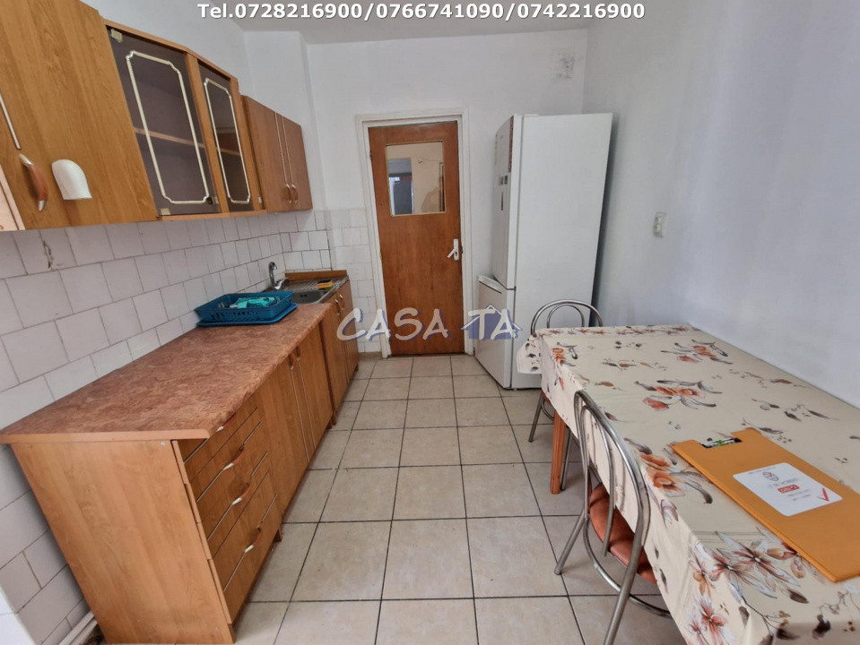 Închiriere apartament 3 camere, Str Victoriei