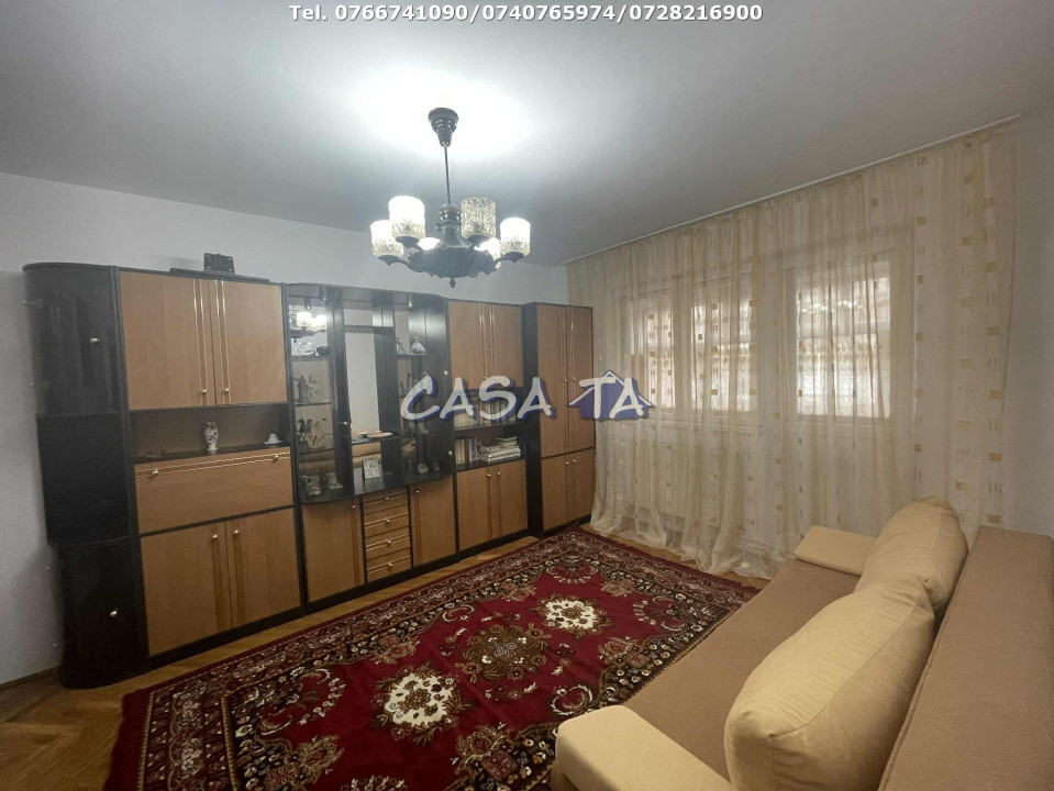 Apartament 4 Camere, Etaj 2, Strada Nicolae Balcescu- Zona Centrala.