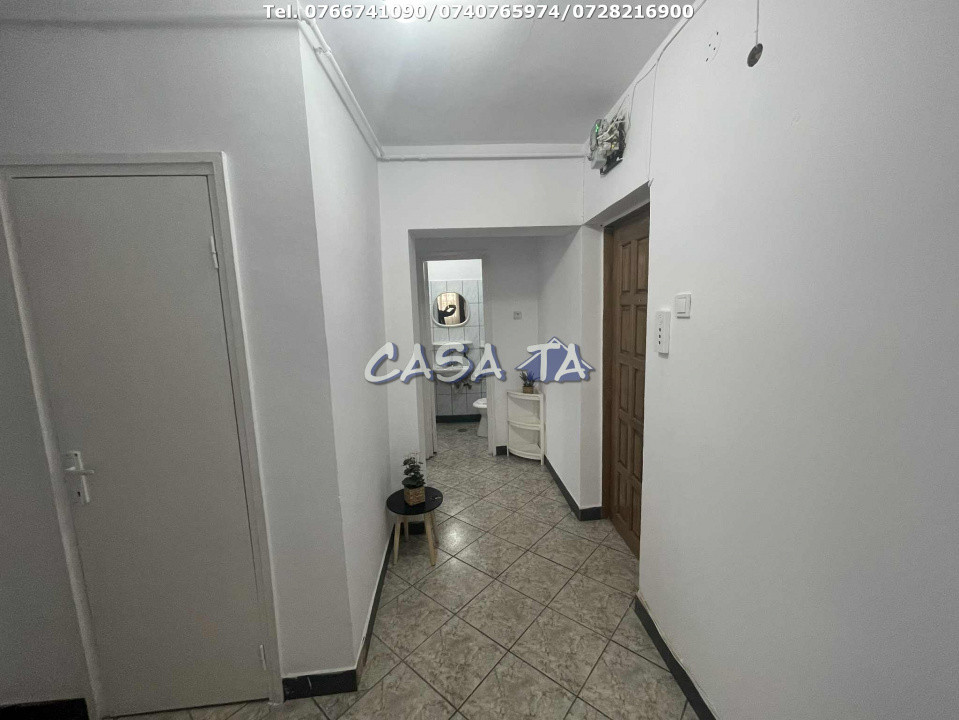 Apartament 4 Camere, Etaj 2, Strada Nicolae Balcescu- Zona Centrala.