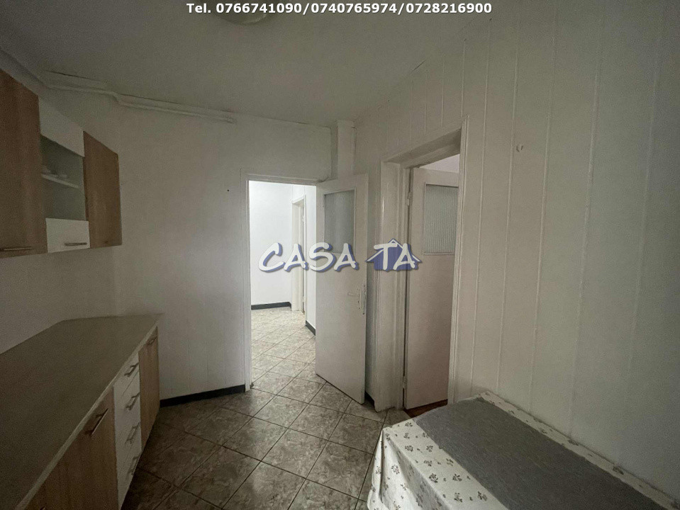 Apartament 4 Camere, Etaj 2, Strada Nicolae Balcescu- Zona Centrala.