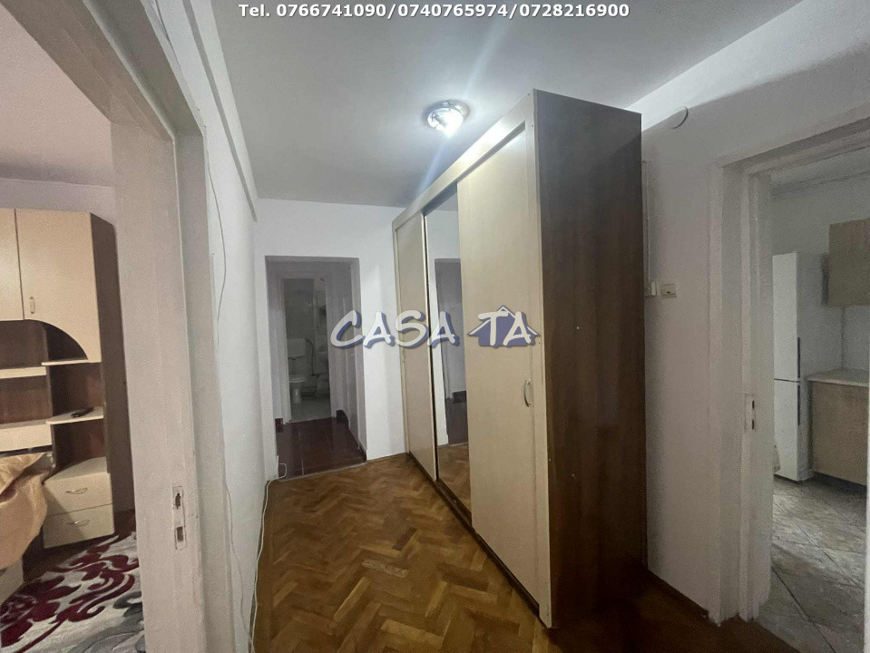 Apartament 4 Camere, Etaj 2, Strada Nicolae Balcescu- Zona Centrala.
