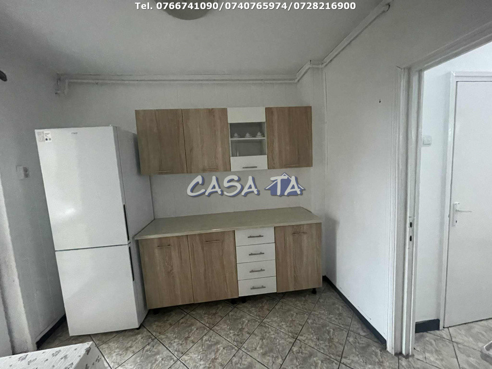 Apartament 4 Camere, Etaj 2, Strada Nicolae Balcescu- Zona Centrala.