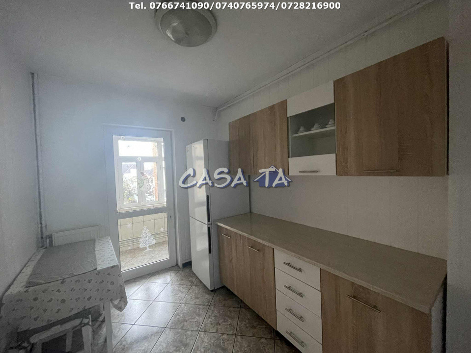 Apartament 4 Camere, Etaj 2, Strada Nicolae Balcescu- Zona Centrala.