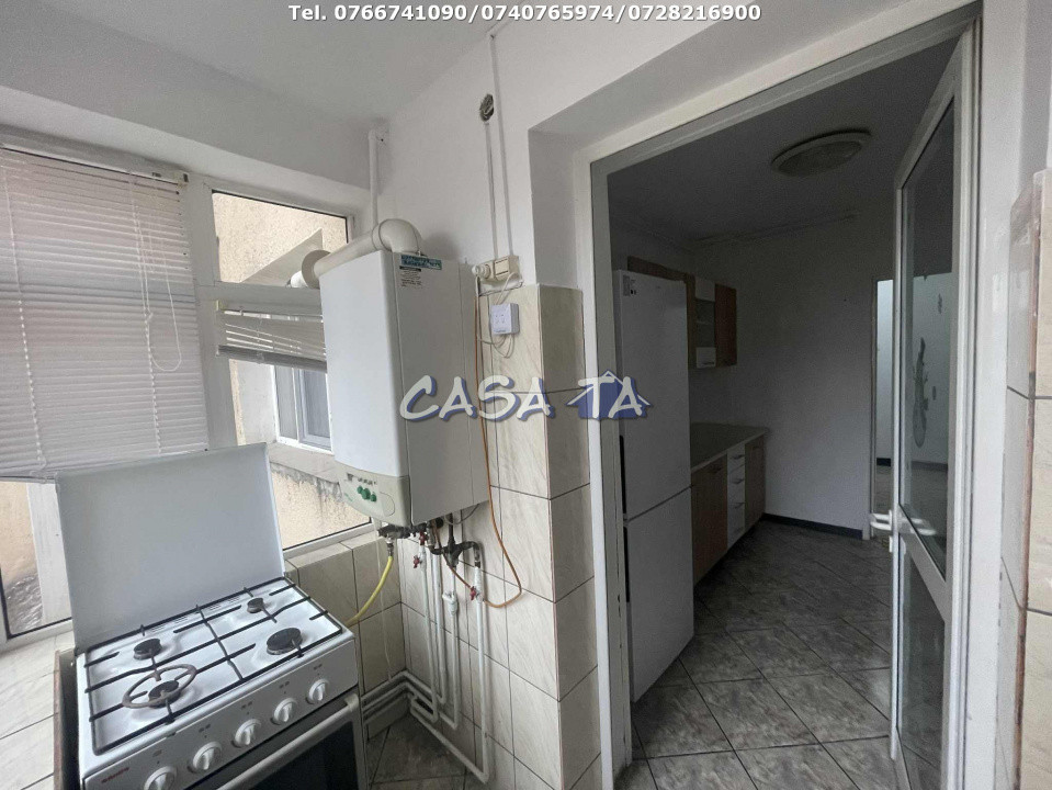Apartament 4 Camere, Etaj 2, Strada Nicolae Balcescu- Zona Centrala.