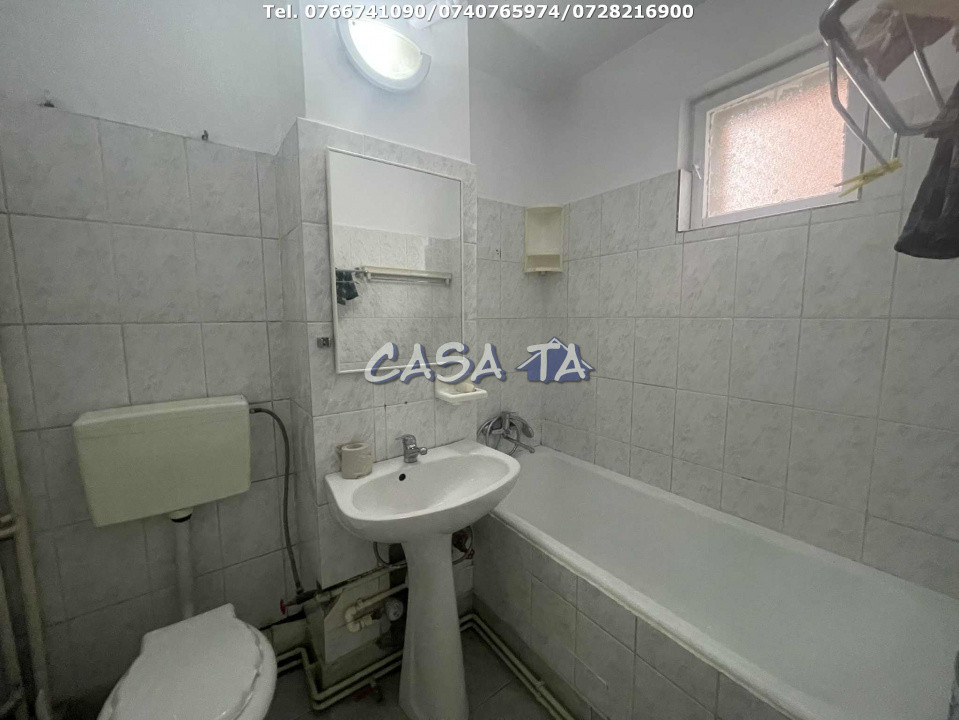 Apartament 4 Camere, Etaj 2, Strada Nicolae Balcescu- Zona Centrala.