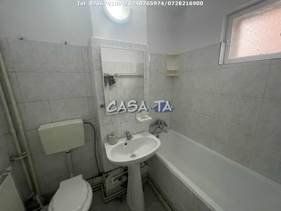 Apartament 4 Camere, Etaj 2, Strada Nicolae Balcescu- Zona Centrala.