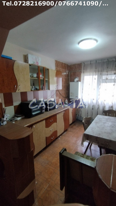 Apartament 3 camere, situat în Rovinari , Str. Plopilor