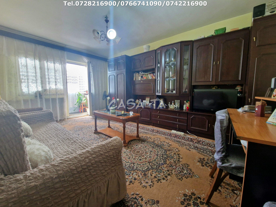 Apartament 3 camere, situat în Târgu-Cărbunești, Str Petroliștilor