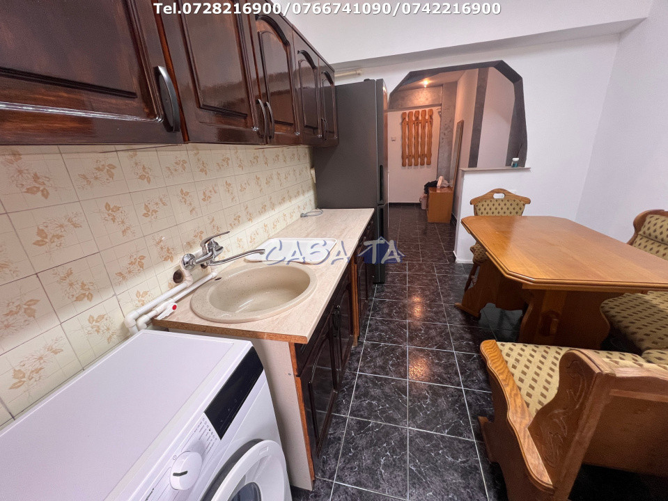 Închiriere apartament 3 camere, situat în Târgu Jiu, Victoriei