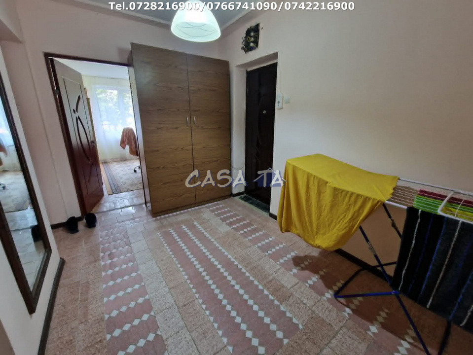 Apartament 3 camere, situat în Târgu Jiu, Str. G-Ral Christian Tell