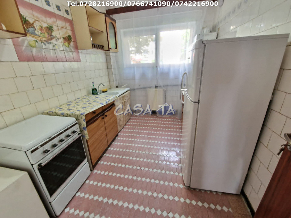 Apartament 3 camere, situat în Târgu Jiu, Str. G-ral Christian Tell