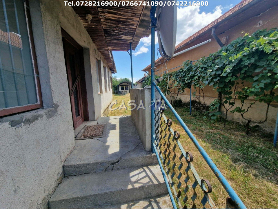 Casa situata în Arcani - Sănătești  