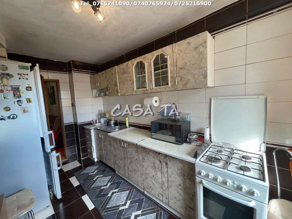 Apartament 4 Camere, Etaj 2, Strada Victoriei