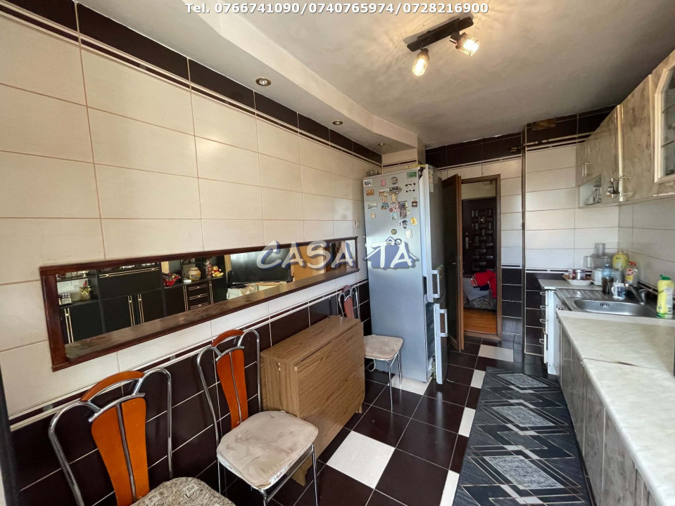 Apartament 4 Camere, Etaj 2, Strada Victoriei