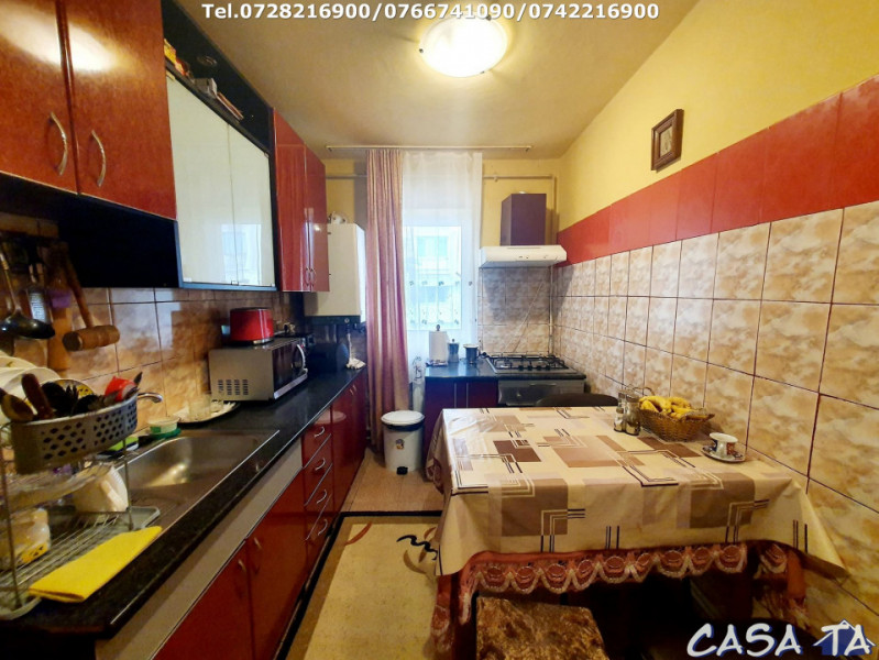 Apartament 4 camere, situat în Târgu Jiu, Str.Savinesti