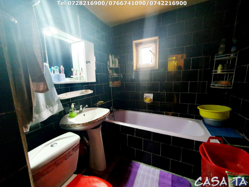 Apartament 4 camere, situat în Târgu Jiu, Str.Savinesti