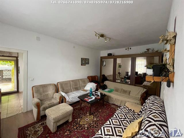 Casa 3 Camere, Strada Zambilelor