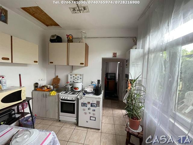 Casa 3 Camere, Strada Zambilelor