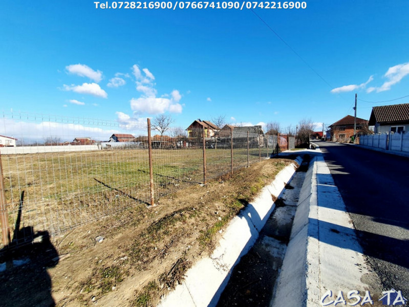 Teren Intravilan (2000 mp),situat în Iezureni,Str Stejarului