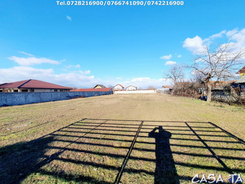 Teren Intravilan (2000 mp),situat în Iezureni,Str Stejarului