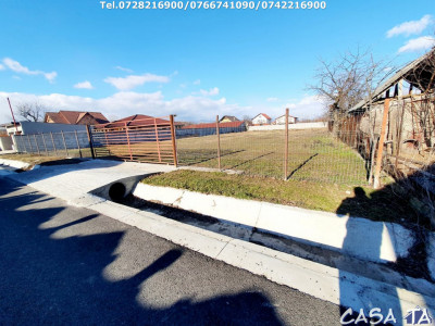 Teren Intravilan (2000 mp),situat în Iezureni,Str Stejarului