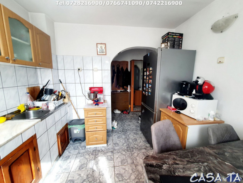 Apartament 3 camere, situat în Târgu Jiu, Aleea Garofitei