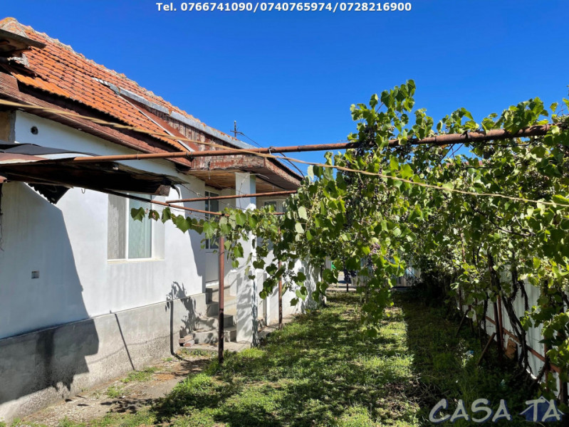 Casa 4 Camere si teren aferent (2200 mp), Strada Petresti, Targu Jiu