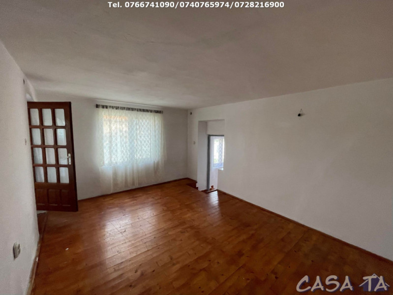 Casa 4 Camere si teren aferent (2200 mp), Strada Petresti, Targu Jiu