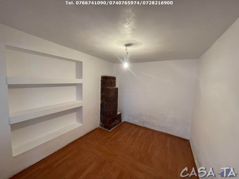 Casa 4 Camere si teren aferent (2200 mp), Strada Petresti, Targu Jiu