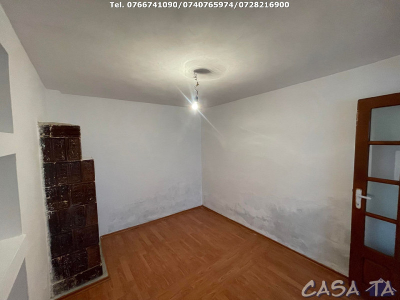 Casa 4 Camere si teren aferent (2200 mp), Strada Petresti, Targu Jiu