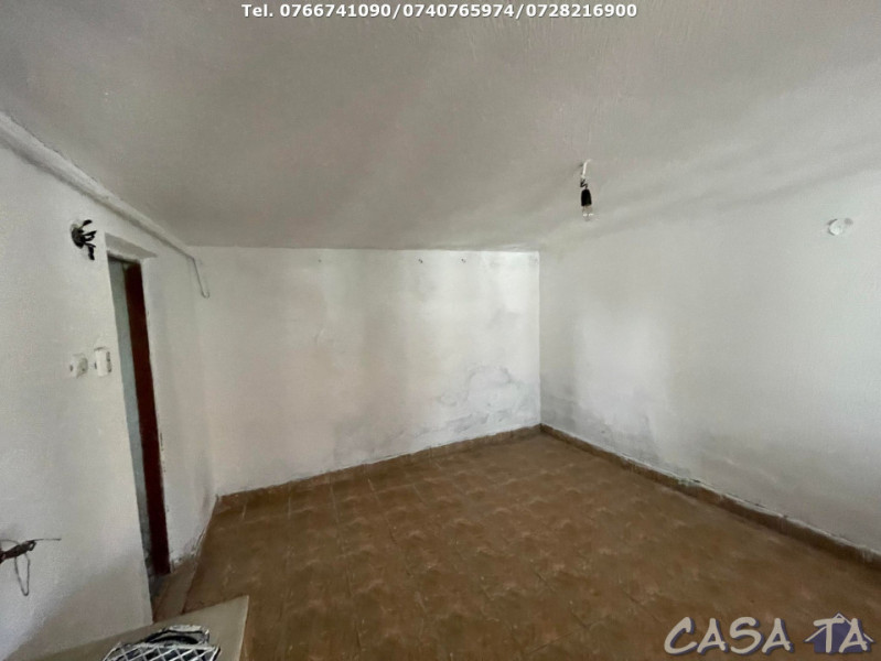 Casa 4 Camere si teren aferent (2200 mp), Strada Petresti, Targu Jiu