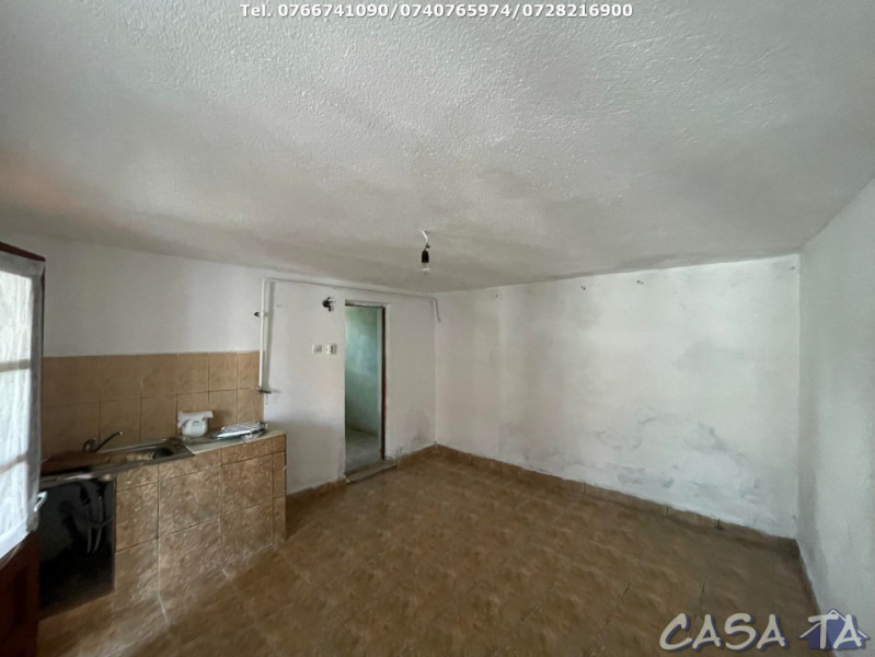 Casa 4 Camere si teren aferent (2200 mp), Strada Petresti, Targu Jiu