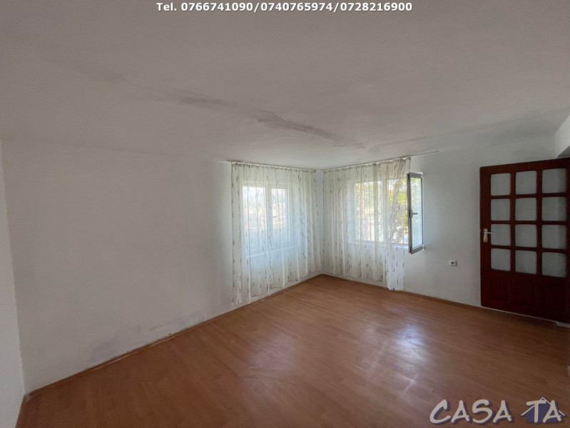 Casa 4 Camere si teren aferent (2200 mp), Strada Petresti, Targu Jiu