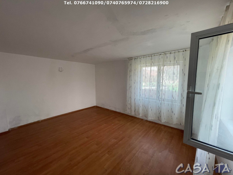Casa 4 Camere si teren aferent (2200 mp), Strada Petresti, Targu Jiu