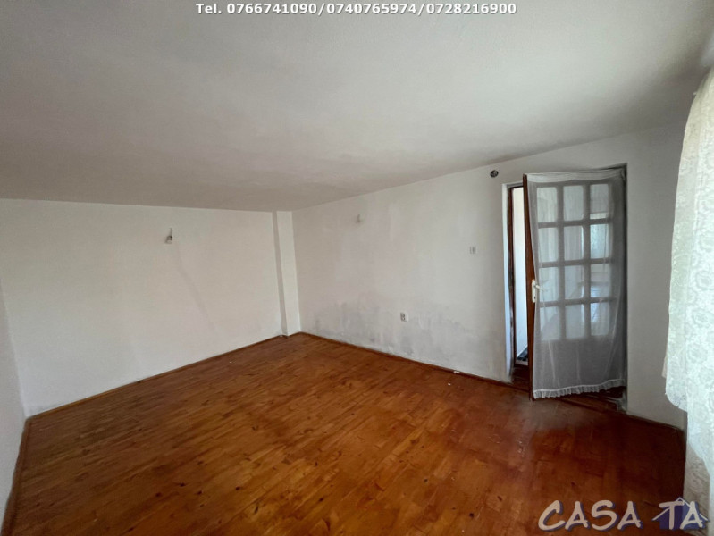 Casa 4 Camere si teren aferent (2200 mp), Strada Petresti, Targu Jiu