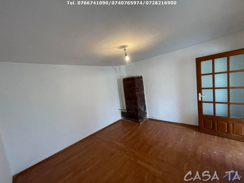 Casa 4 Camere si teren aferent (2200 mp), Strada Petresti, Targu Jiu