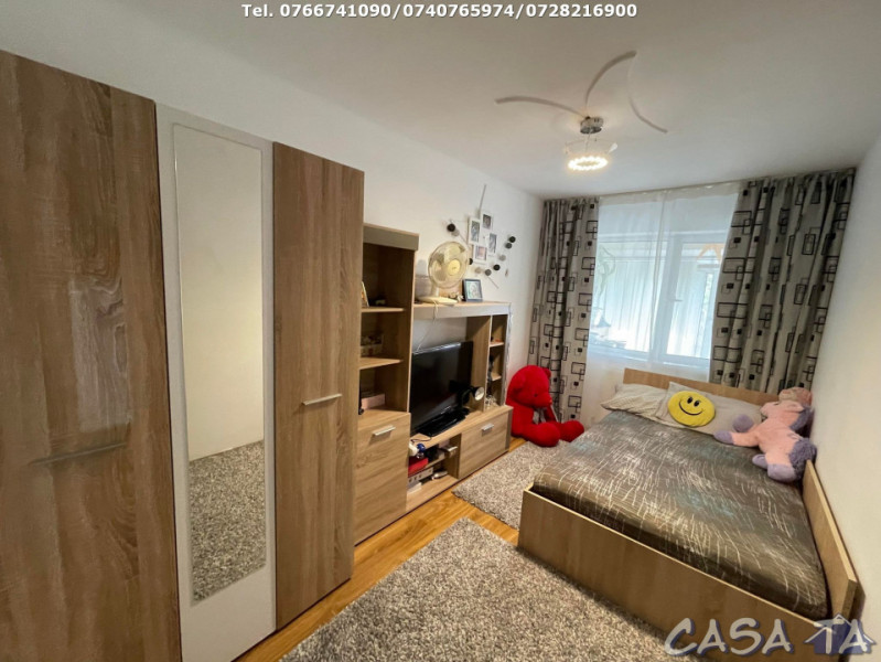 Apartament 3 Camere, Etaj 4, Strada Mioritei
