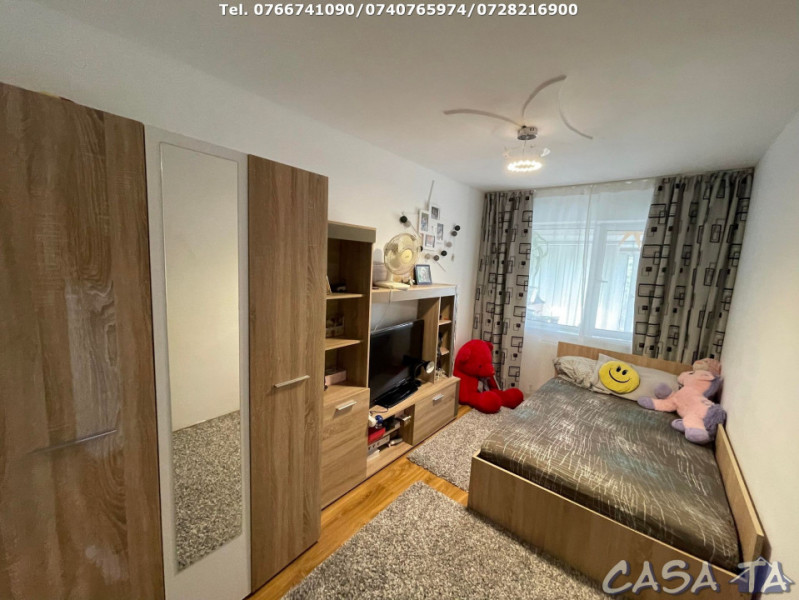Apartament 3 Camere, Etaj 4, Strada Mioritei
